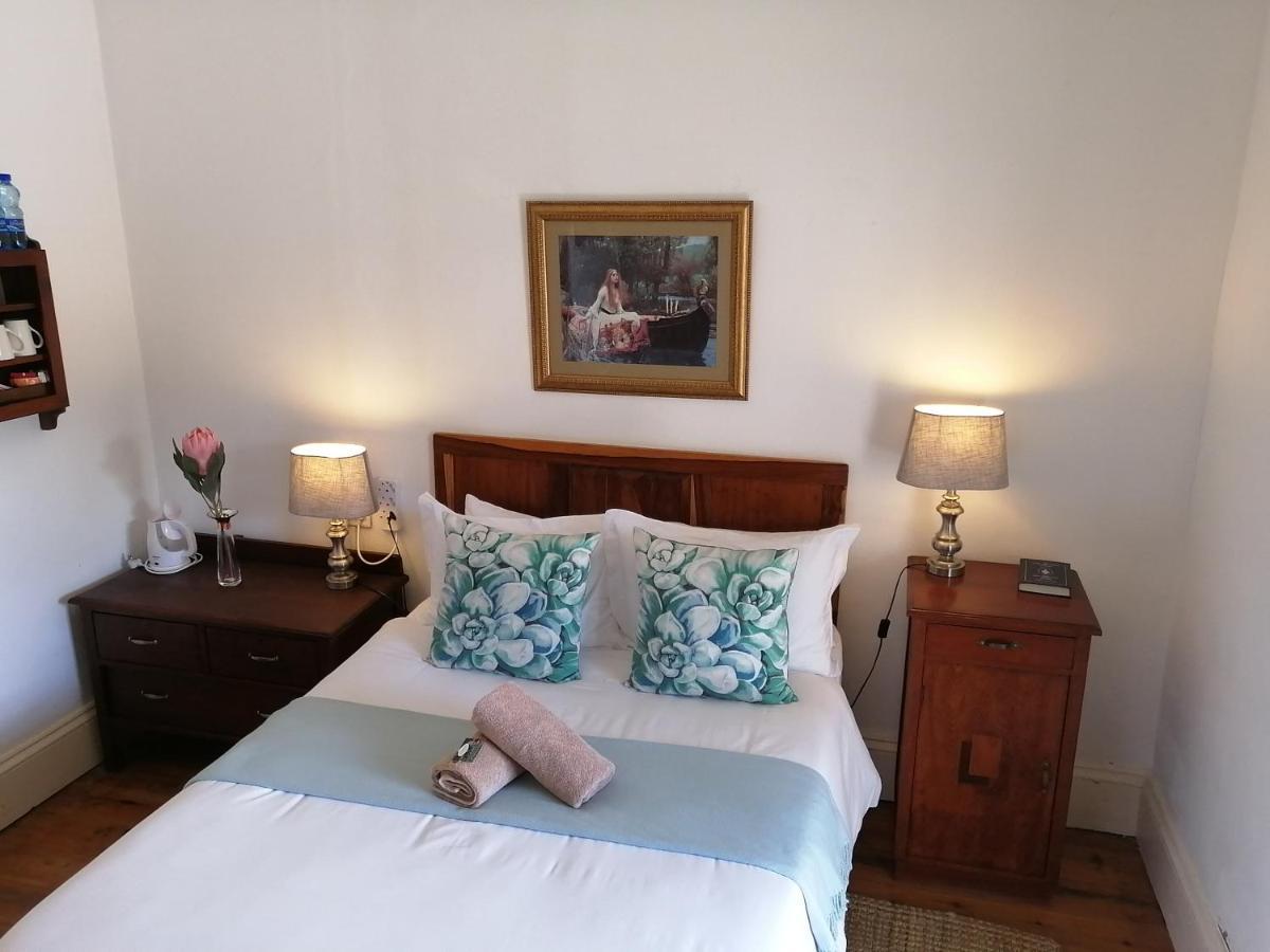 Steytlerville Royal Hotel Bagian luar foto