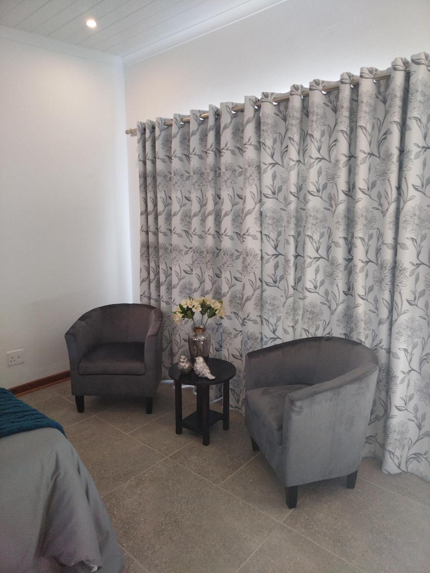Steytlerville Royal Hotel Bagian luar foto