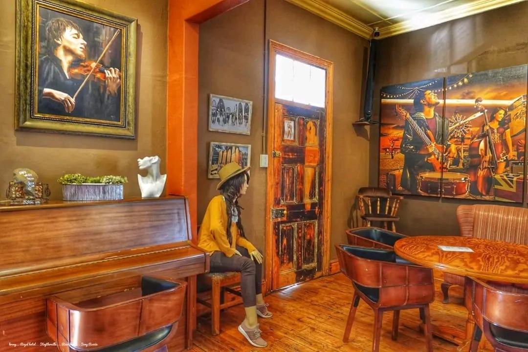 Steytlerville Royal Hotel Bagian luar foto