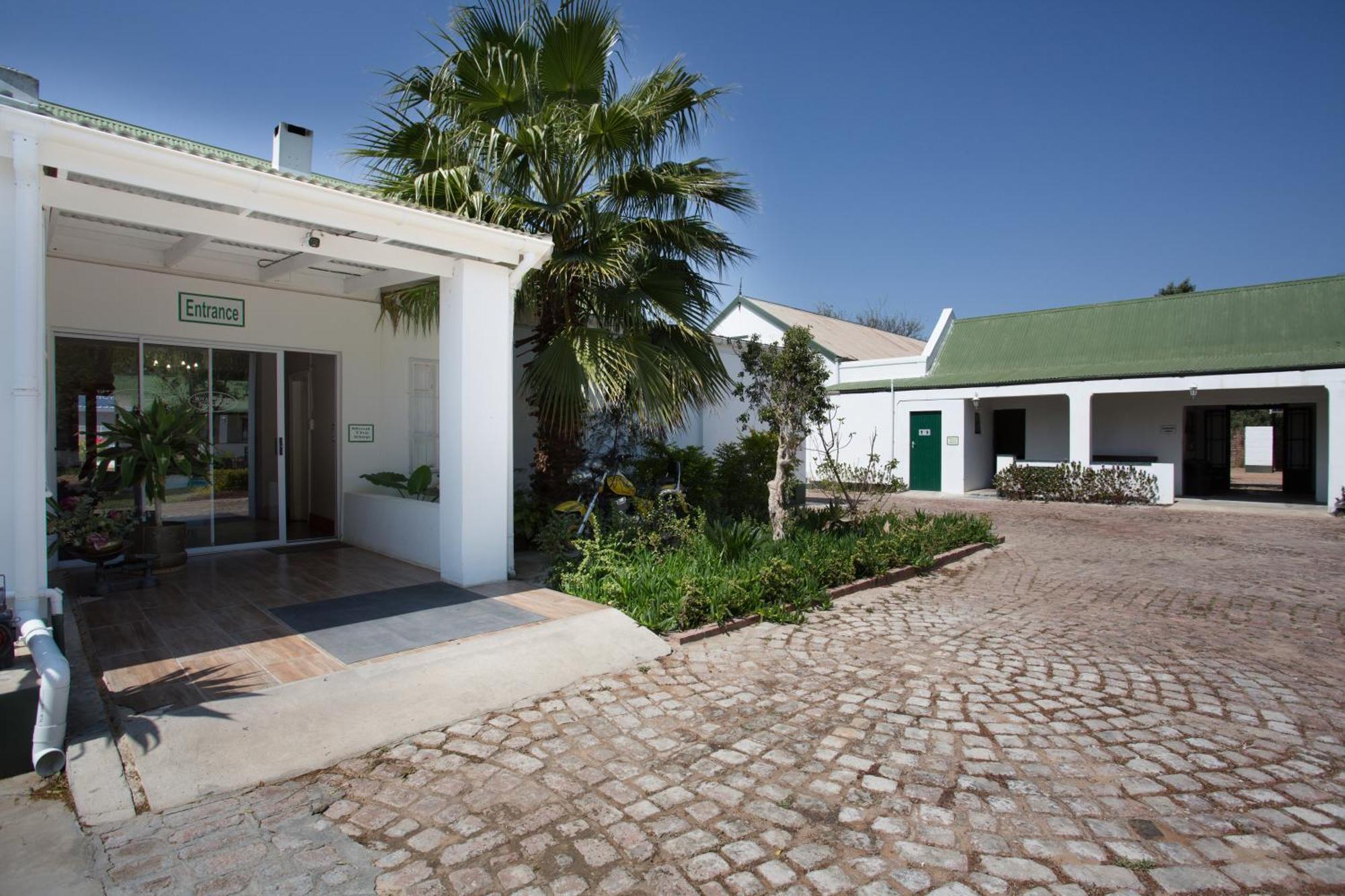 Steytlerville Royal Hotel Bagian luar foto