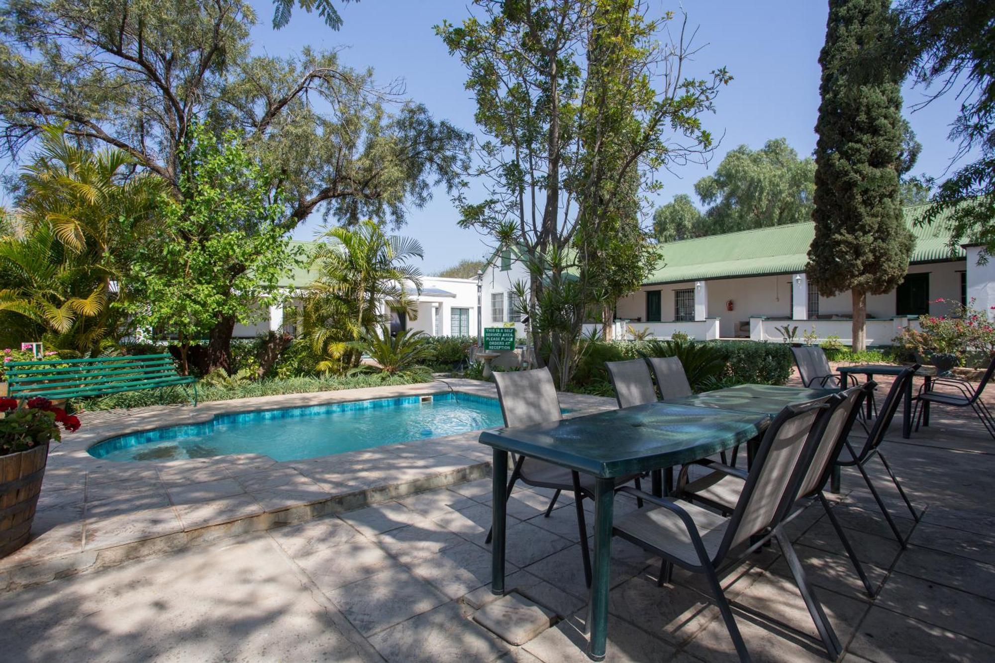 Steytlerville Royal Hotel Bagian luar foto