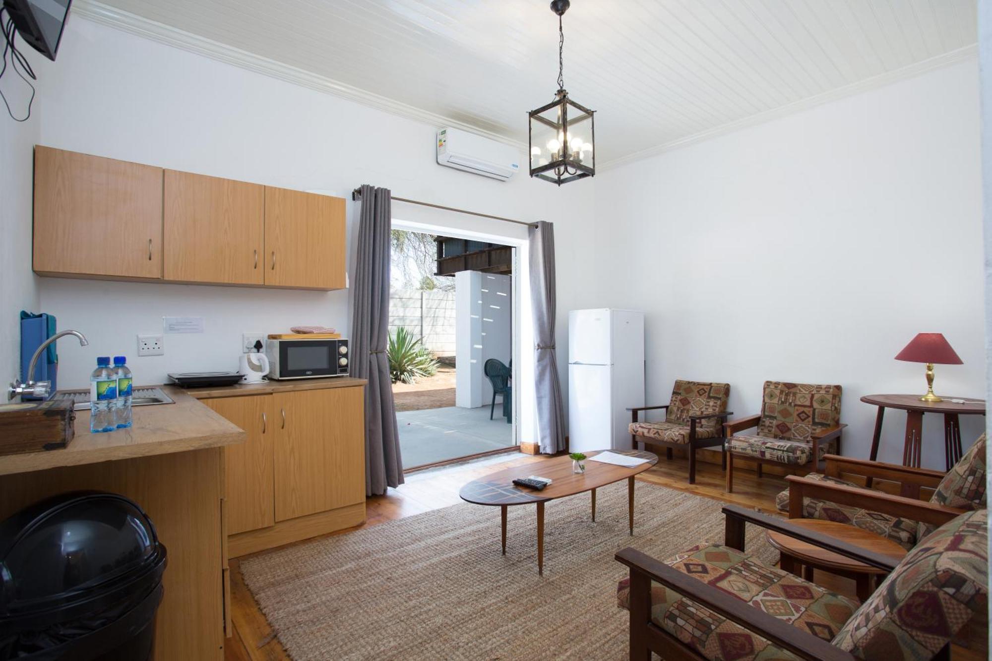 Steytlerville Royal Hotel Bagian luar foto