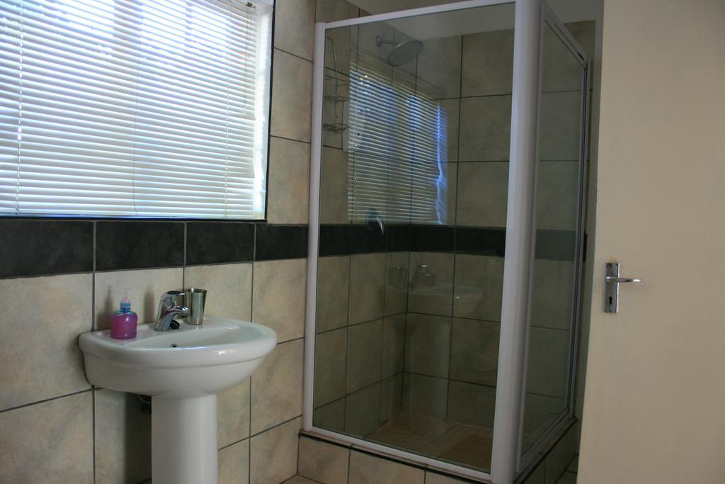 Steytlerville Royal Hotel Bagian luar foto