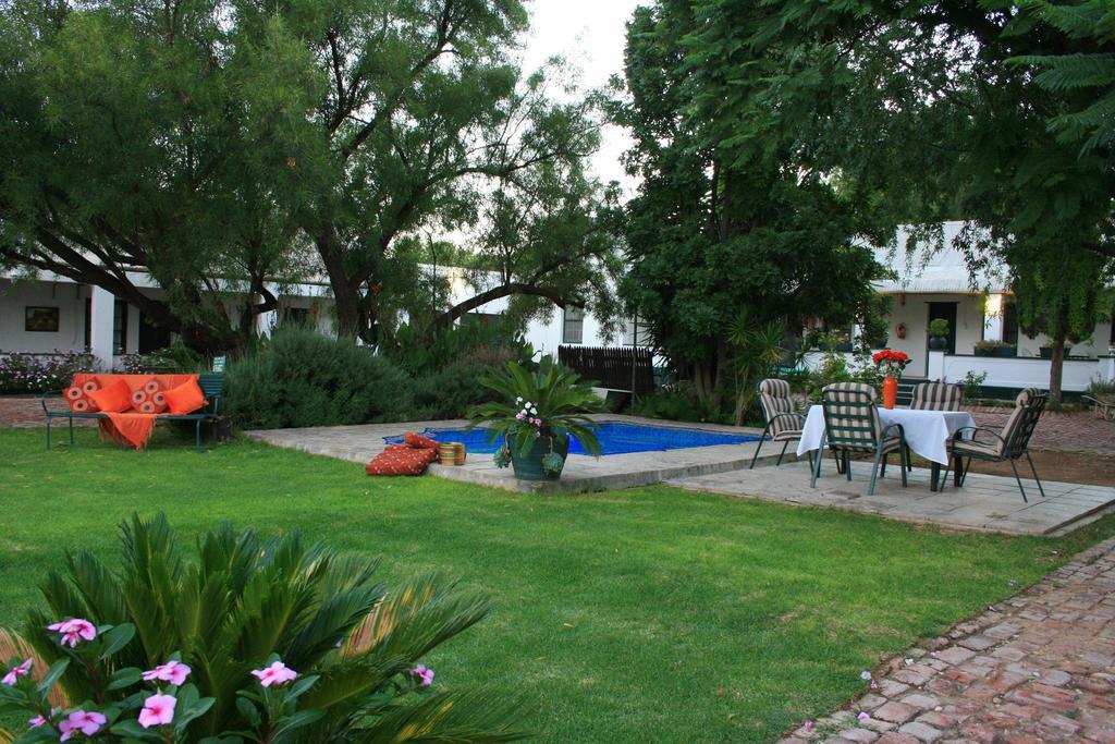 Steytlerville Royal Hotel Bagian luar foto