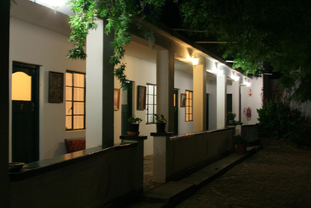 Steytlerville Royal Hotel Bagian luar foto