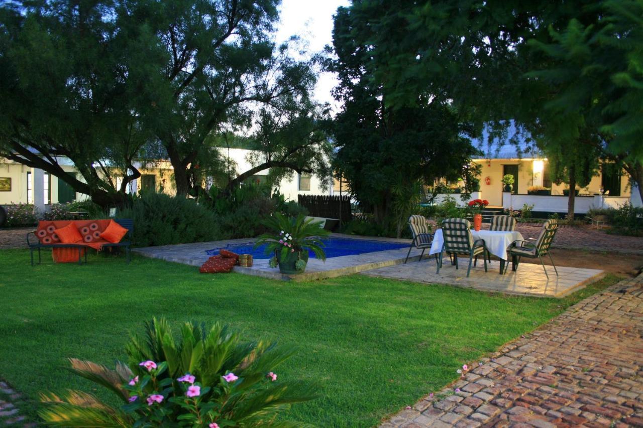 Steytlerville Royal Hotel Bagian luar foto